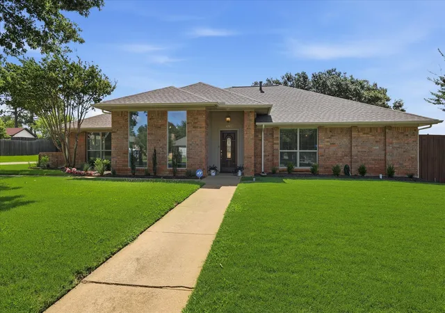 Homes for sale in Highland Village, TX | 490 Spruce Dr, Highland Village, TX 75077 | MLS# 21295303