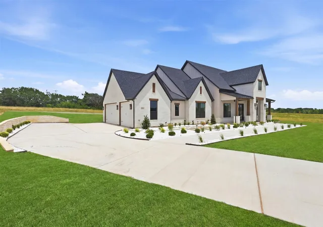 Photo 2 of Single family home for sale at 1024 Ranch Vista Rd, Granbury, TX 76049 | MLS# 21281294 | Listing updated on 2026-09-19