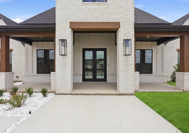Photo 3 of Single family home for sale at 1024 Ranch Vista Rd, Granbury, TX 76049 | MLS# 21281294 | Listing updated on 2026-09-19