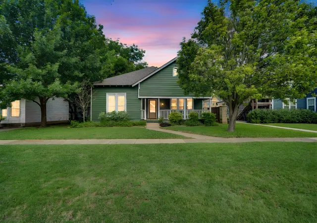 Homes for sale in Midlothian, TX | 105 S 3rd St, Midlothian, TX 76065 | MLS# 21299182