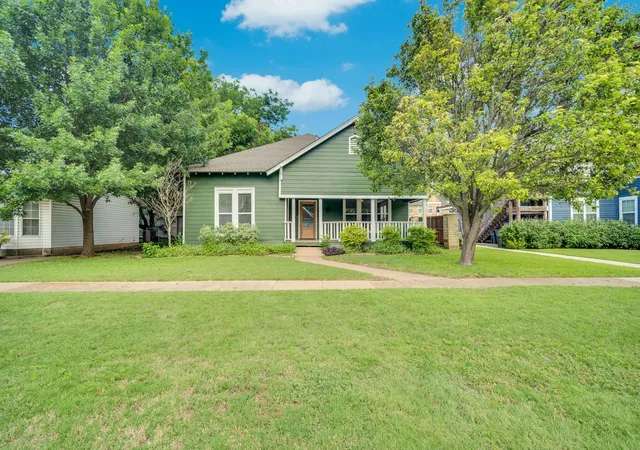 Homes for sale in Midlothian, TX | 105 S 3rd St, Midlothian, TX 76065 | MLS# 21299182