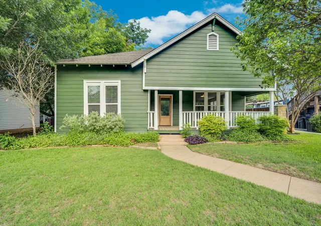 Homes for sale in Midlothian, TX | 105 S 3Rd St, Midlothian, TX 76065 | MLS# 21299182