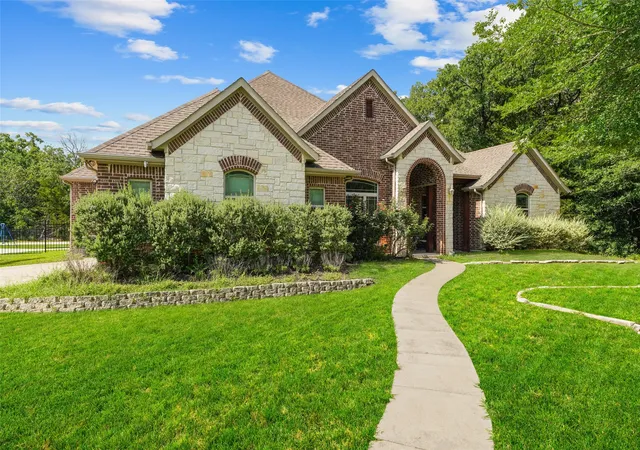 Photo 2 of Single family home for sale at 4844 Red Oak Dr, Royse City, TX 75189 | MLS# 21297672 | Listing updated on 2026-08-30