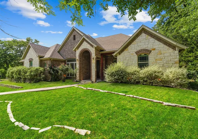 Photo 3 of Single family home for sale at 4844 Red Oak Dr, Royse City, TX 75189 | MLS# 21297672 | Listing updated on 2026-08-30