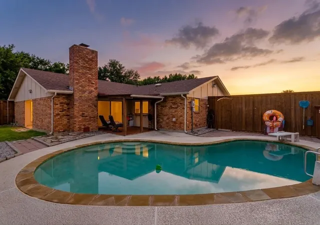 Photo 2 of Sale Pending at 5009 Middleton Cir, The Colony, TX 75056 | MLS# 21298450 | Listing updated on 2026-08-22