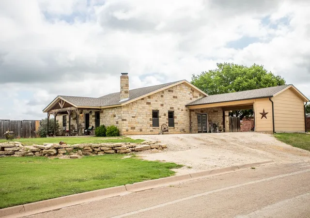 Photo 3 of Sale Pending at 307 Griffin Road, Albany, TX 76430 | MLS# 21294606 | Listing updated on 2026-09-15