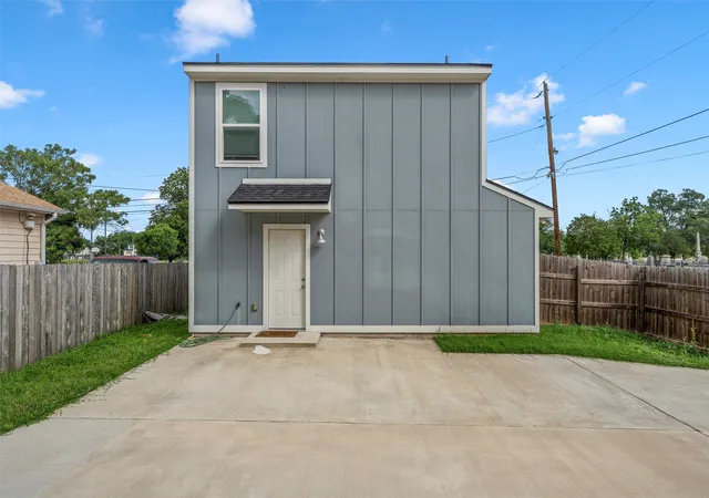 Photo 3 of Multi family home for sale at 700 Hines Ave, Waco, TX 76706 | MLS# 21298961 | Listing updated on 2026-08-22