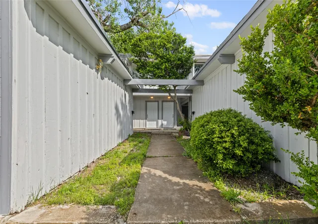 Photo 2 of Multi family home for sale at 6315 Walraven Cir, Fort Worth, TX 76133 | MLS# 21295648 | Listing updated on 2026-08-27