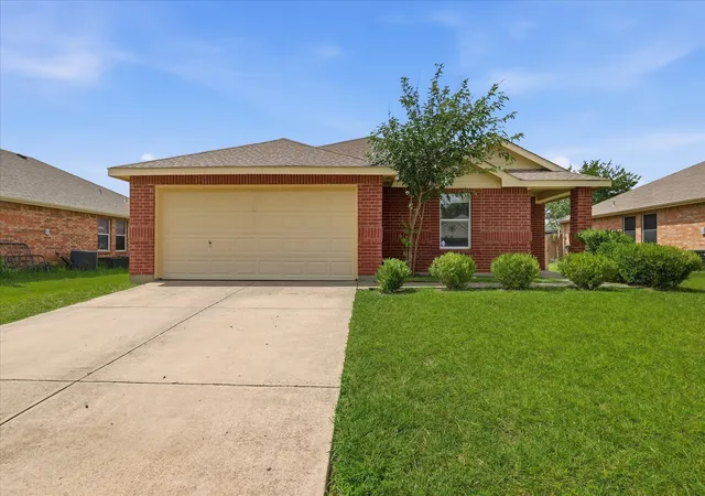 2nd image of 102 Pintail Ln, Sanger, TX 76266 | MLS# 21275673