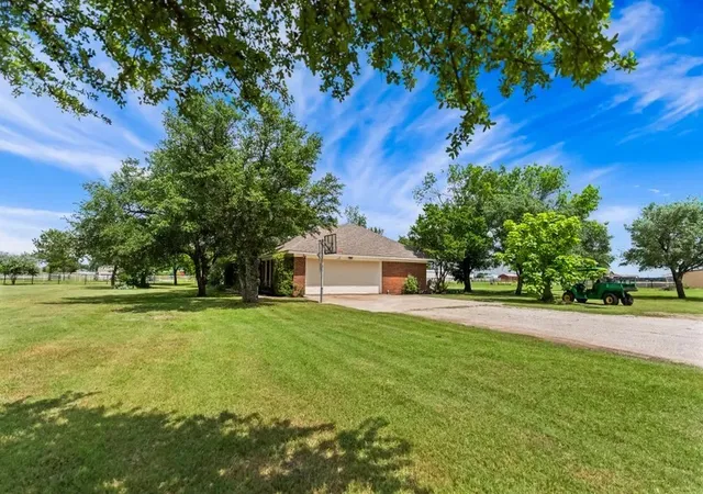 Photo 4 of House for sale at 8085 Jackson Rd, Krum, TX 76249 | MLS# 21292983 | Listing updated on 2026-07-16