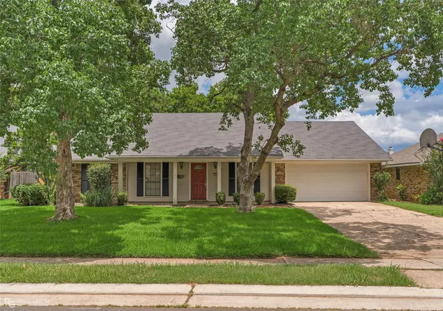 Photo 1 of Single family home for sale at 561 Northpark Dr, Bossier City, LA 71111 | MLS# 21296920 | Listing updated on 2026-07-28
