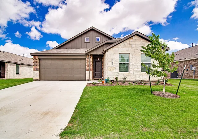Photo 1 of Single family home for sale at 1300 Little Flock Dr, Fort Worth, TX 76036 | MLS# 21297216 | Listing updated on 2026-08-21