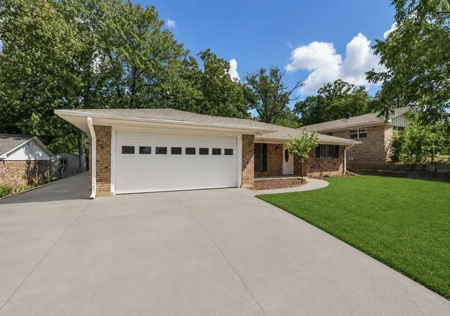 Photo 2 of Single family home for sale at 1335 Crestview Dr, Denison, TX 75020 | MLS# 21299386 | Listing updated on 2026-09-23