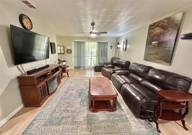 Photo 3 of Single family home for sale at 1335 Crestview Dr, Denison, TX 75020 | MLS# 21299386 | Listing updated on 2026-09-23