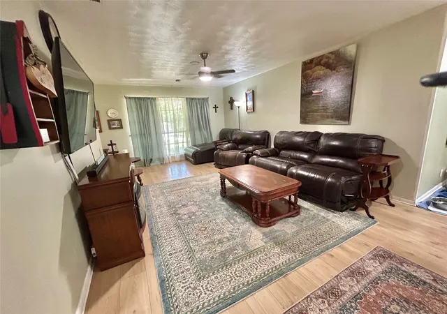 Photo 4 of Single family home for sale at 1335 Crestview Dr, Denison, TX 75020 | MLS# 21299386 | Listing updated on 2026-09-23