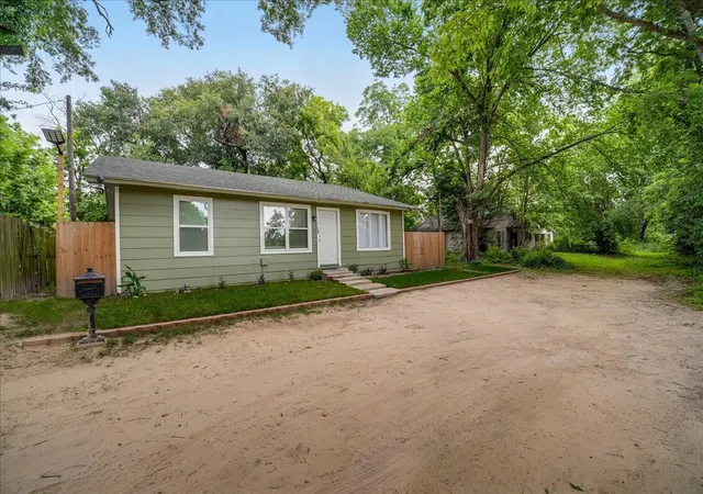 Homes for sale in Sulphur Springs, TX | 103 Lamar Aly, Sulphur Springs, TX 75482 | MLS# 21299470