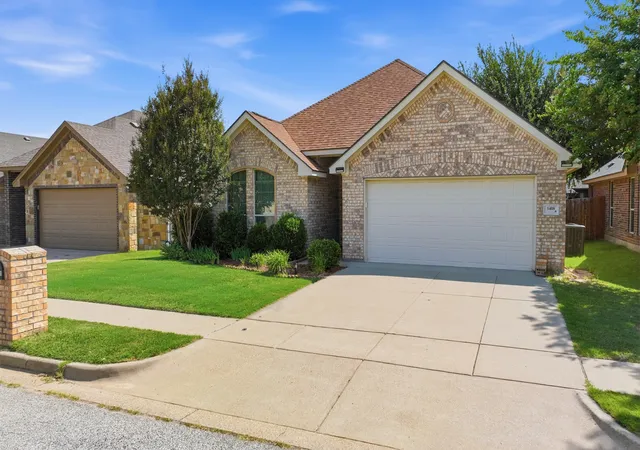 Photo 2 of Single family home for sale at 1408 Lauren Ln, Granbury, TX 76048 | MLS# 21296735 | Listing updated on 2026-07-28