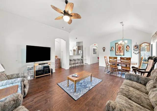 Photo 4 of Single family home for sale at 1408 Lauren Ln, Granbury, TX 76048 | MLS# 21296735 | Listing updated on 2026-07-28