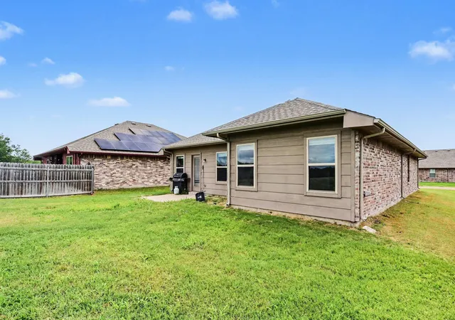 Homes for sale in Mabank, TX | 132 Willowbend Loop, Mabank, TX 75147 | MLS# 21298316