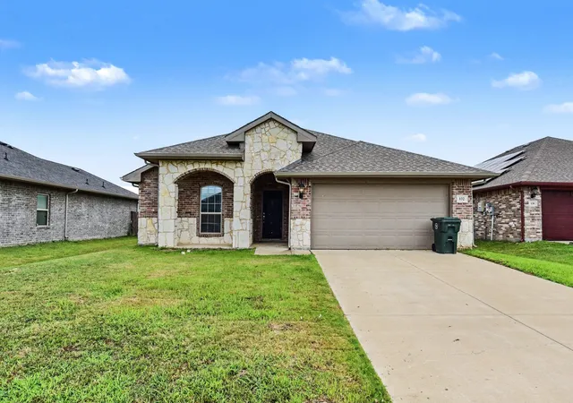 Photo 1 of Single family home for sale at 132 Willowbend Loop, Mabank, TX 75147 | MLS# 21298316 | Listing updated on 2026-07-22