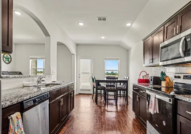 Photo 2 of Single family home for sale at 132 Willowbend Loop, Mabank, TX 75147 | MLS# 21298316 | Listing updated on 2026-07-22