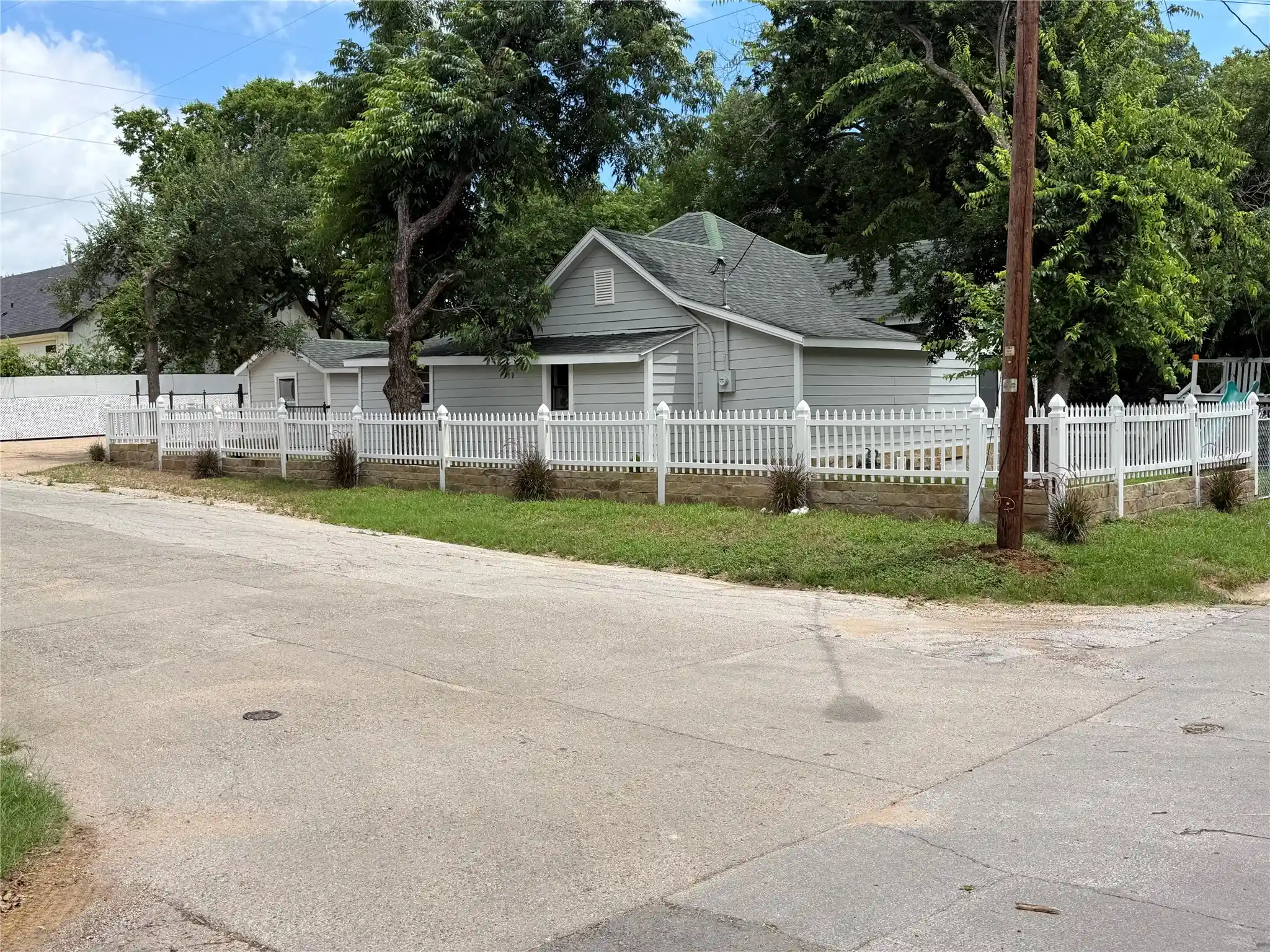 Photo 1 of Single family home for sale at 701 Olive St, Cleburne, TX 76031 | MLS# 21226935 | Listing updated on 2026-10-26
