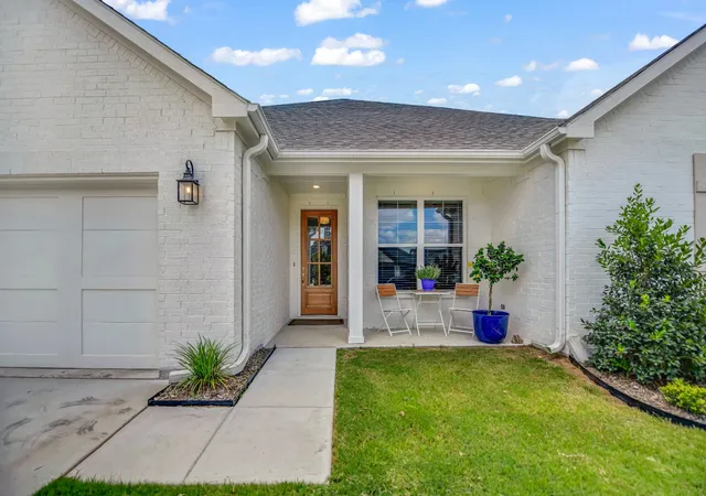 Photo 2 of Single family home for sale at 105 W Furlong, Willow Park, TX 76087 | MLS# 21297517 | Listing updated on 2026-08-22