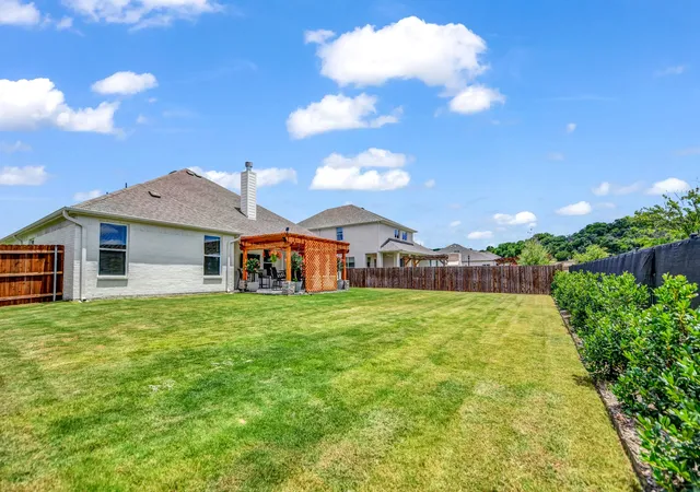 Photo 4 of Single family home for sale at 105 W Furlong, Willow Park, TX 76087 | MLS# 21297517 | Listing updated on 2026-08-22