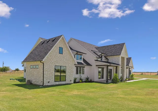 Photo 3 of Single family home for sale at 704 Cambridge Ct, Nevada, TX 75173 | MLS# 21299300 | Listing updated on 2026-08-21