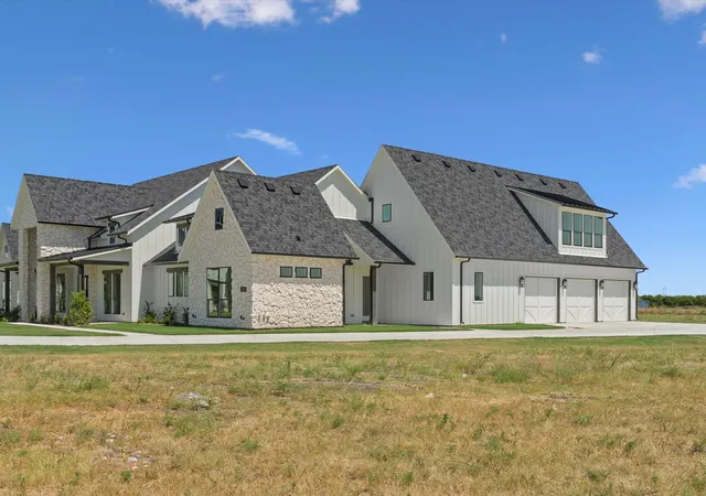 Photo 3 of Single family home for sale at 704 Cambridge Ct, Nevada, TX 75173 | MLS# 21299300 | Listing updated on 2026-08-21