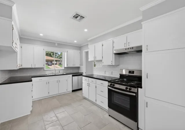 Photo 3 of Single family home for sale at 2709 Ridge Lake Dr, Shreveport, LA 71109 | MLS# 21296864 | Listing updated on 2026-07-15