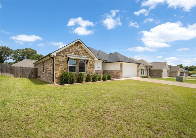 Homes for sale in Winona, TX | 113 Hay Meadow Dr, Winona, TX 75792 | MLS# 21298033
