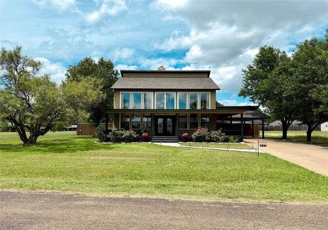 Homes for sale in Mabank, TX | 131 San Felipe Dr, Mabank, TX 75156 | MLS# 21299555