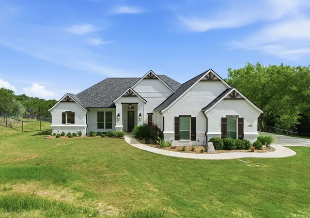 Photo 1 of Single family home for sale at 100 Cedar Mountain Dr, Weatherford, TX 76085 | MLS# 21293440 | Listing updated on 2026-07-19