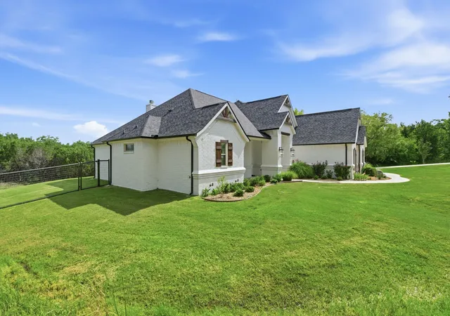 Photo 3 of Single family home for sale at 100 Cedar Mountain Dr, Weatherford, TX 76085 | MLS# 21293440 | Listing updated on 2026-07-19