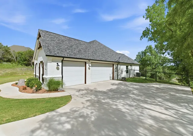 Photo 4 of Single family home for sale at 100 Cedar Mountain Dr, Weatherford, TX 76085 | MLS# 21293440 | Listing updated on 2026-07-19