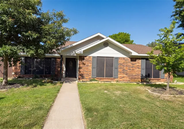 Photo 1 of Sale Pending at 1319 Oak Run Dr, Duncanville, TX 75137 | MLS# 21299666 | Listing updated on 2026-08-28