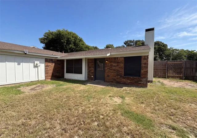Photo 4 of Sale Pending at 1319 Oak Run Dr, Duncanville, TX 75137 | MLS# 21299666 | Listing updated on 2026-08-28