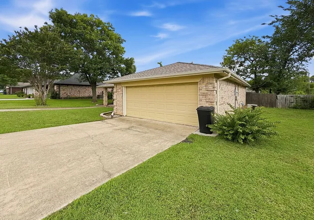 Homes for sale in Sulphur Springs, TX | 1857 Woodbridge Dr, Sulphur Springs, TX 75482 | MLS# 21297800