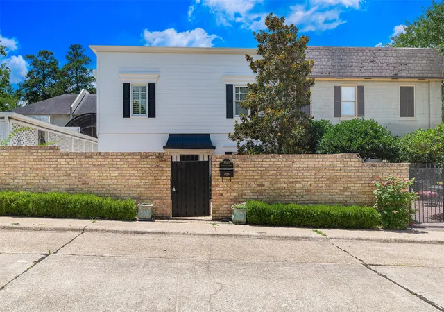 Photo 1 of Townhouse for sale at 3513 Fairfield Ave #2, Shreveport, LA 71104 | MLS# 21299016 | Listing updated on 2026-08-21