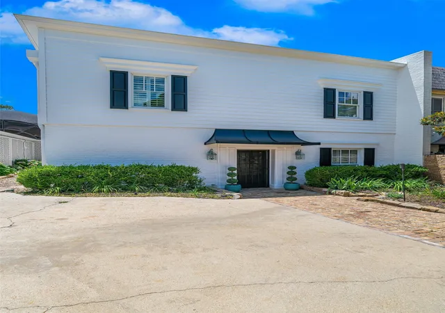 Photo 3 of Townhouse for sale at 3513 Fairfield Ave #2, Shreveport, LA 71104 | MLS# 21299016 | Listing updated on 2026-08-21