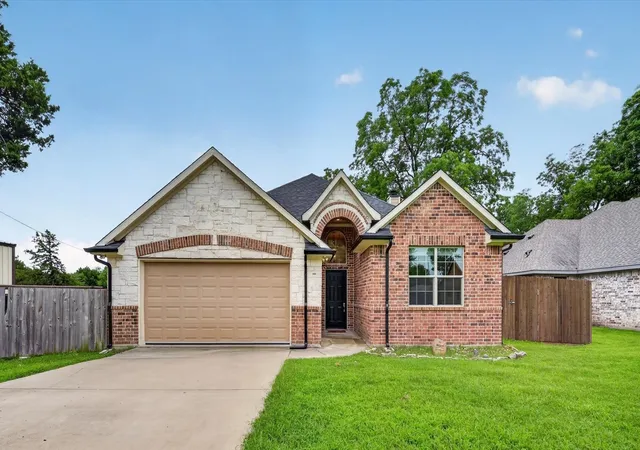 Homes for sale in Tioga, TX | 1004 E Main St, Tioga, TX 76271 | MLS# 21299544