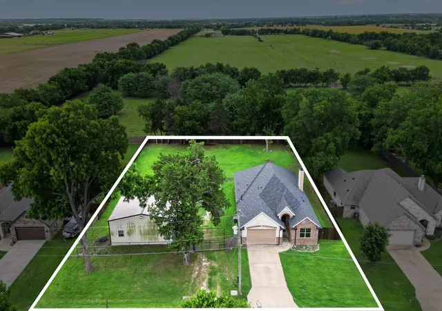 Homes for sale in Tioga, TX | 1004 E Main St, Tioga, TX 76271 | MLS# 21299544