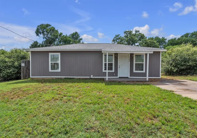 Single family home for sale at 1500 Langston St, Fort Worth, TX 76105 | MLS# 21298641