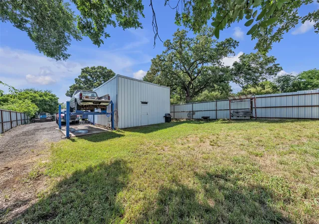 Photo 1 of Single family home for sale at 1500 Langston St, Fort Worth, TX 76105 | MLS# 21298641 | Listing updated on 2026-10-02