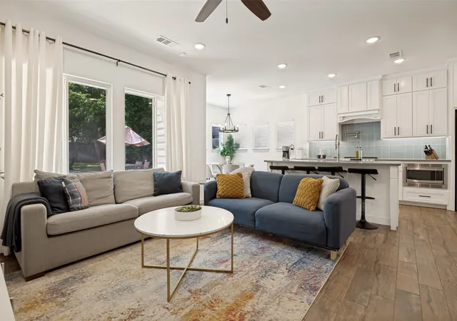 Photo 3 of Townhouse for sale at 410 N Pecan St, Arlington, TX 76011 | MLS# 21299742 | Listing updated on 2026-08-22