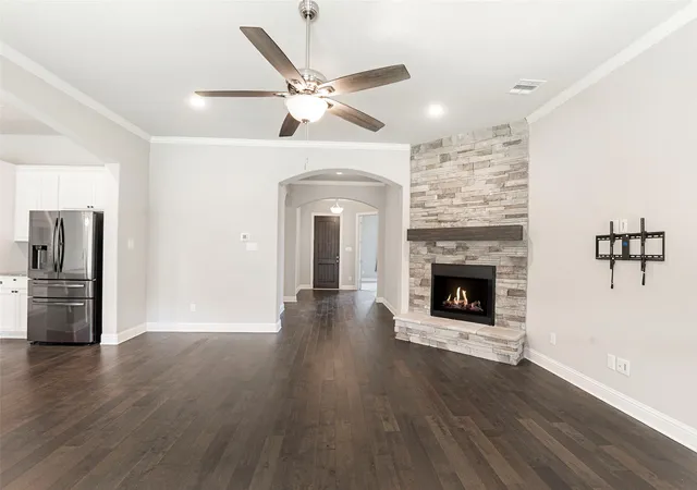 Homes for sale in Burleson, TX | 1953 Silver Falls Dr, Burleson, TX 76028 | MLS# 21299303