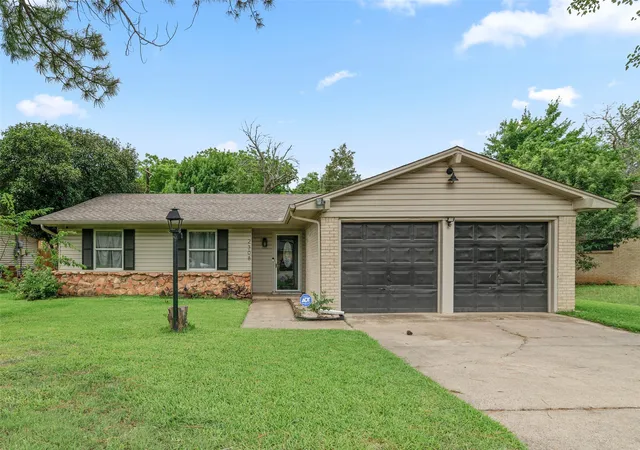 Photo 1 of Single family home for sale at 2308 Westwood Dr, Denton, TX 76205 | MLS# 21299777 | Listing updated on 2026-08-27