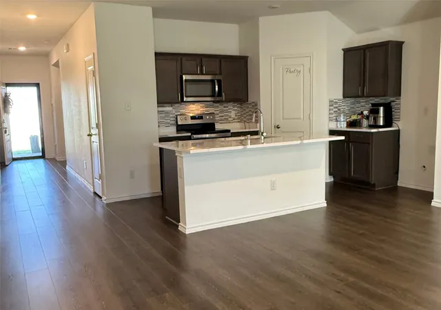 Photo 3 of Single family home for sale at 1305 Fieldstone Ct, Royse City, TX 75189 | MLS# 21299856 | Listing updated on 2026-06-25