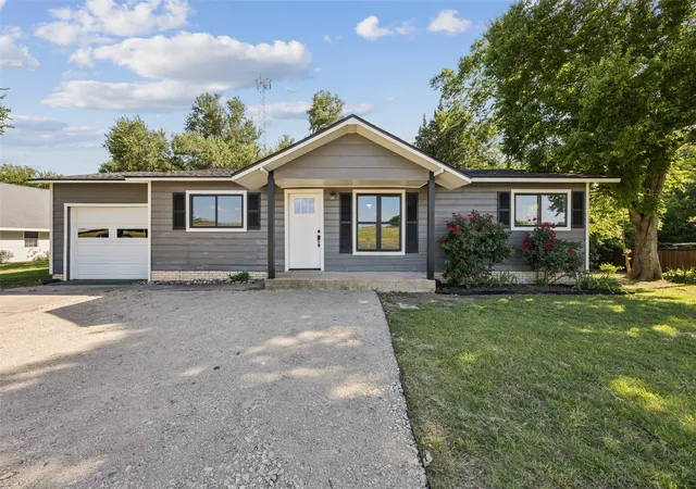 Photo 2 of Single family home for sale at 656 Sardis Rd, Midlothian, TX 76065 | MLS# 21299788 | Listing updated on 2026-07-21